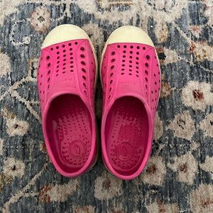 VGUC Pink Natives size 10